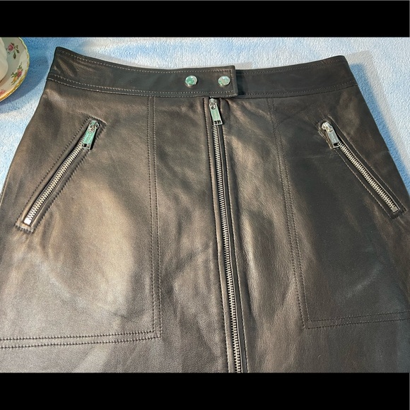MICHAEL Michael Kors black leather skirt with silver details. Very cute. Size 6 - Picture 8 of 10